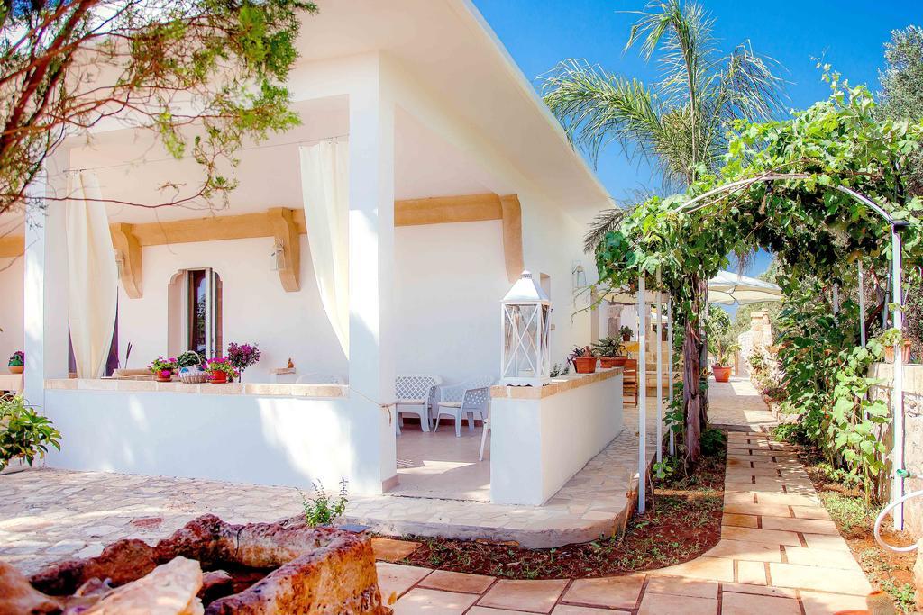 Feudo D'Arneo Hotel Torre Lapillo Exterior photo